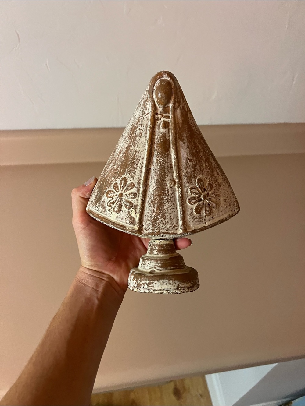 Decorative clay Madonna Statue in Distressed Cream
